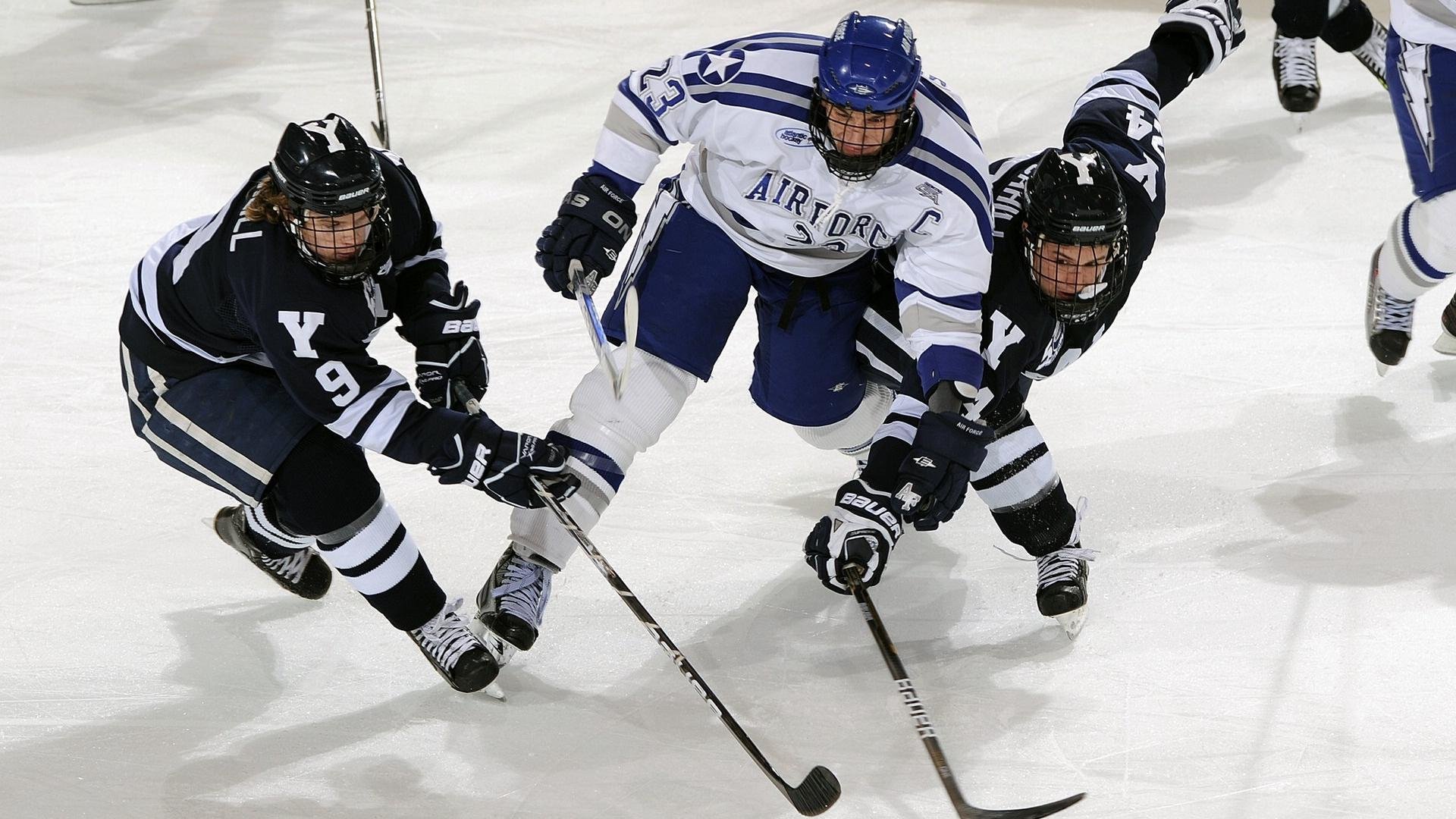 法甲青训训练中引入非语言表达应对高压情境模拟